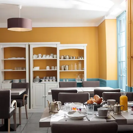 Hotel De L'amphitheatre 3*