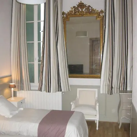 De L'amphitheatre Νιμ