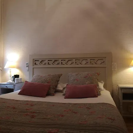 De L'amphitheatre 3* Νιμ