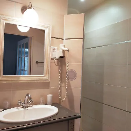 De L'amphitheatre 3* Νιμ