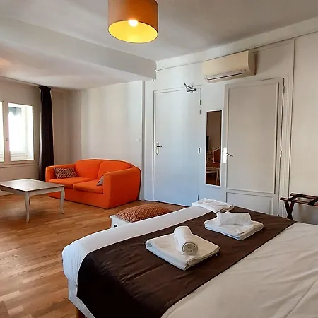 De L'amphitheatre 3*