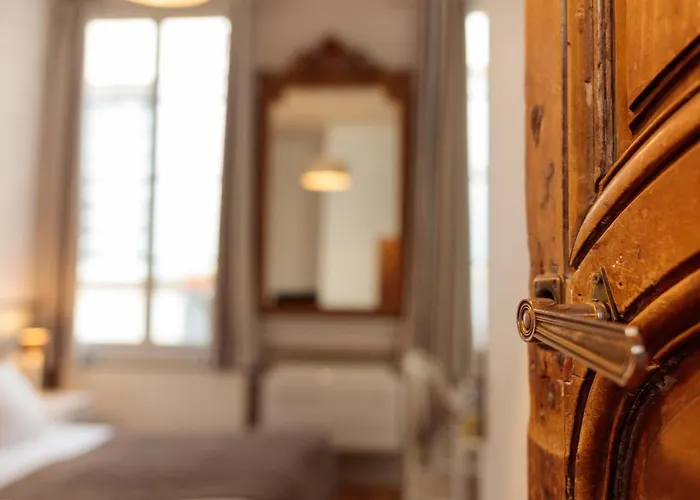 Hôtel De L'Amphithéâtre 3*