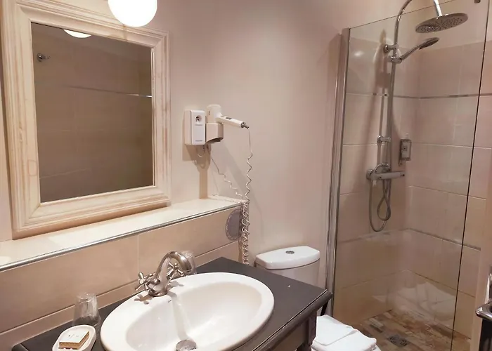 Hotel Hôtel De L'Amphithéâtre Nîmes