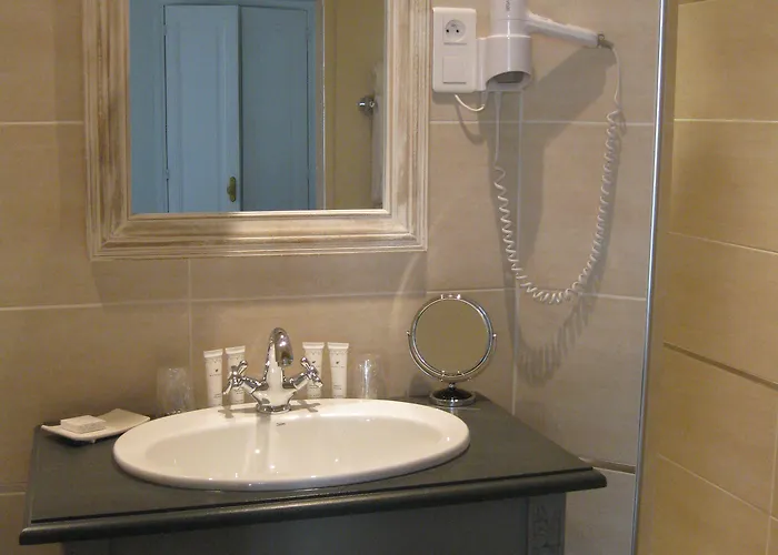 Hotel L'Amphitheatre Otel Nîmes