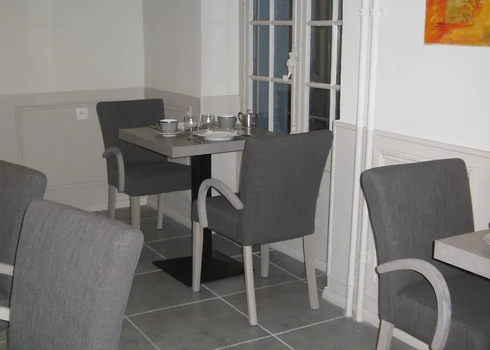 Hotel De L'amphitheatre Nimes