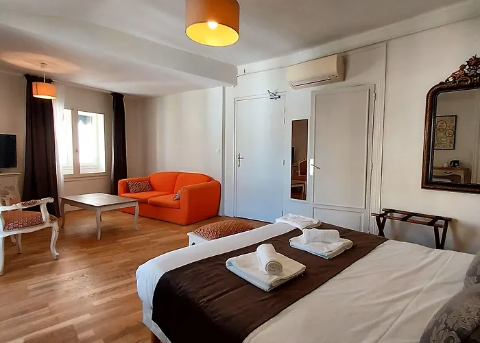 Hôtel De L'Amphithéâtre 3*