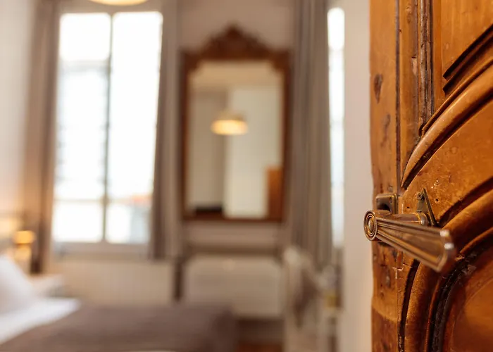 Hotel L'Amphitheatre Νιμ